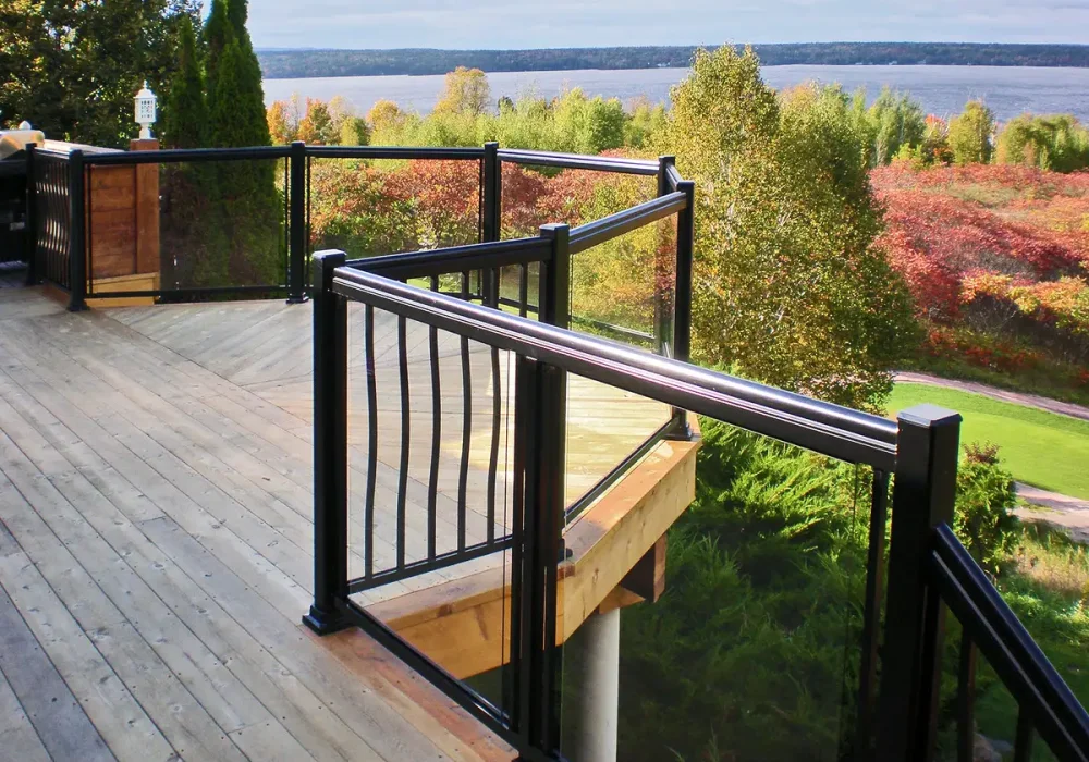 ALUMINUM RAILING WITH GLASS - Carnegiconstruction New - APK Sunrooms