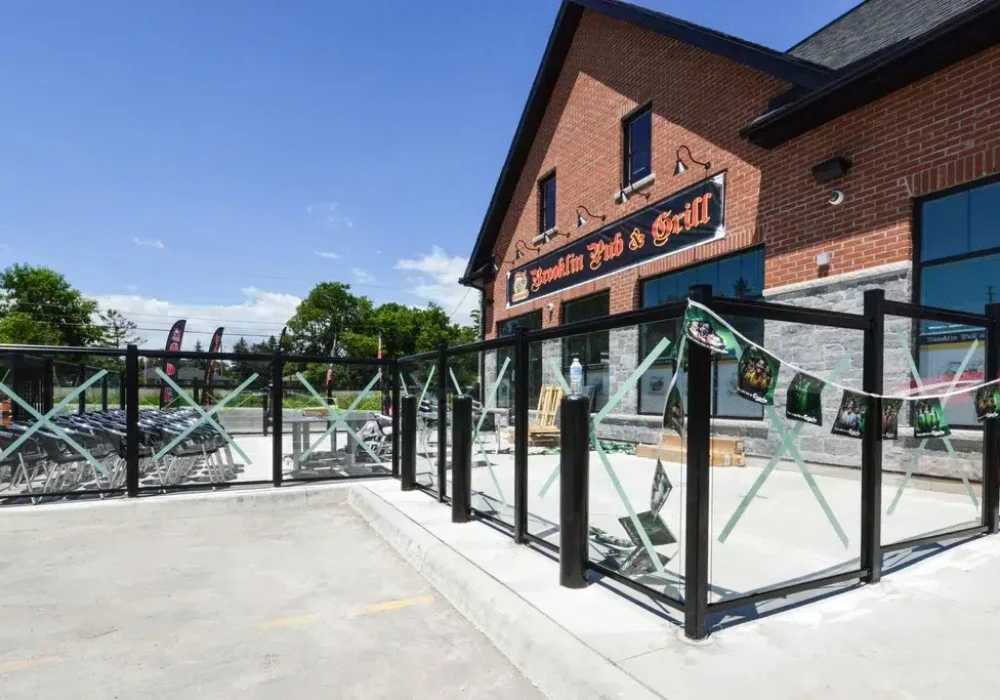 ALUMINUM RAILING WITH GLASS - Dsc New - APK Sunrooms
