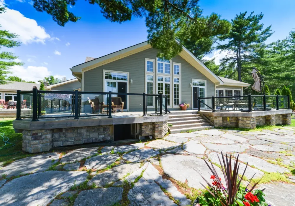 ALUMINUM RAILING WITH GLASS - Kasshabog Railing New - APK Sunrooms