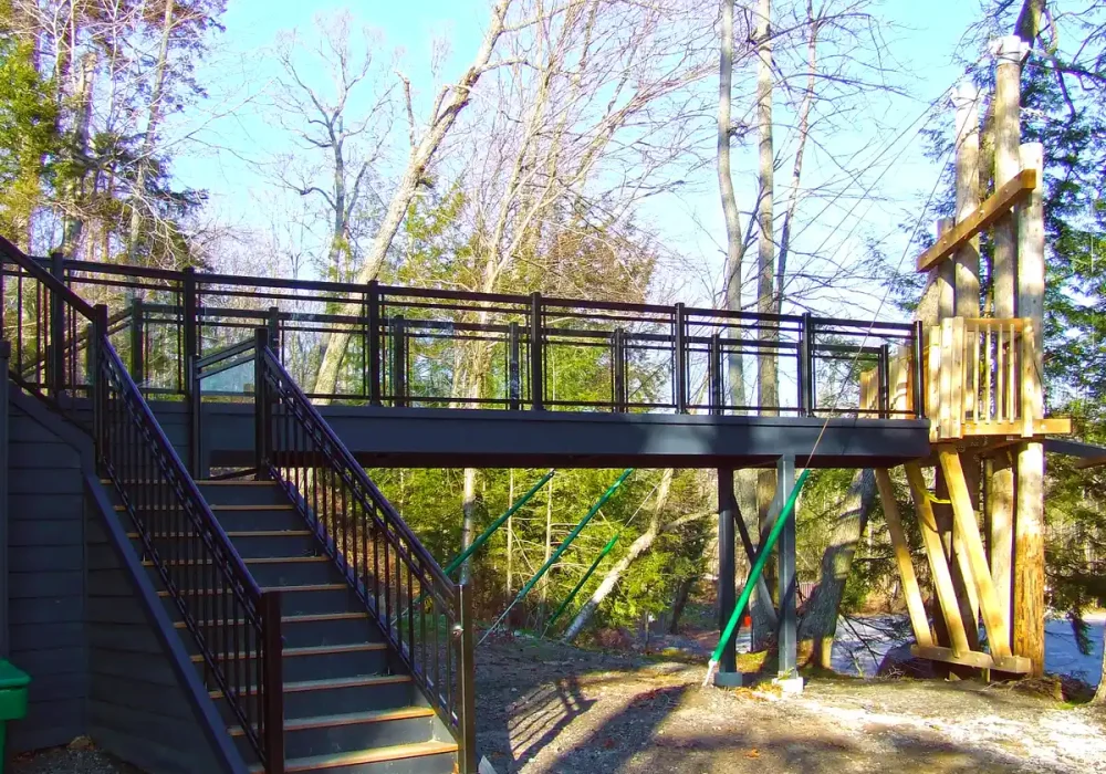 ALUMINUM RAILING WITH GLASS - Muskwood Copypic New - APK Sunrooms